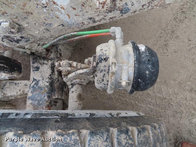 image for item L1492 1997 Ford LT8000 truck cab and chassis