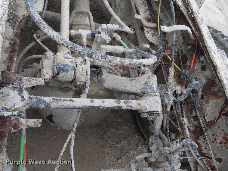 image for item L1492 1997 Ford LT8000 truck cab and chassis