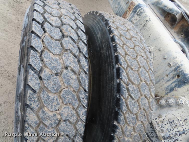 image for item L1492 1997 Ford LT8000 truck cab and chassis