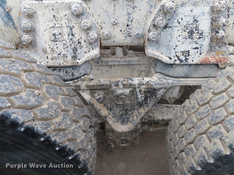 image for item L1492 1997 Ford LT8000 truck cab and chassis