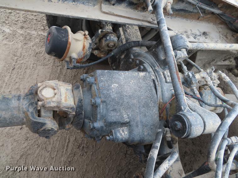 image for item L1492 1997 Ford LT8000 truck cab and chassis