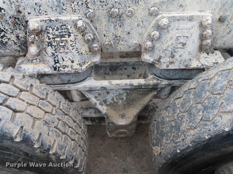 image for item L1492 1997 Ford LT8000 truck cab and chassis