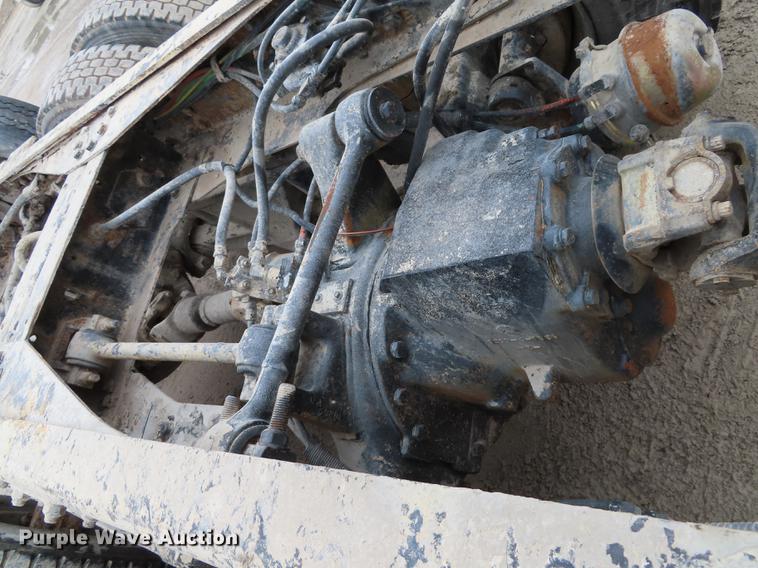 image for item L1492 1997 Ford LT8000 truck cab and chassis