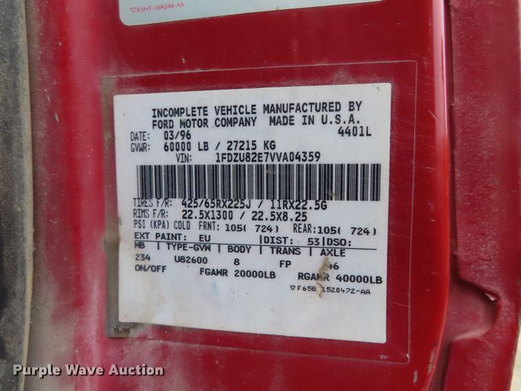 image for item L1492 1997 Ford LT8000 truck cab and chassis