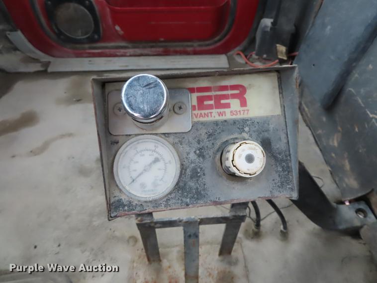 image for item L1492 1997 Ford LT8000 truck cab and chassis