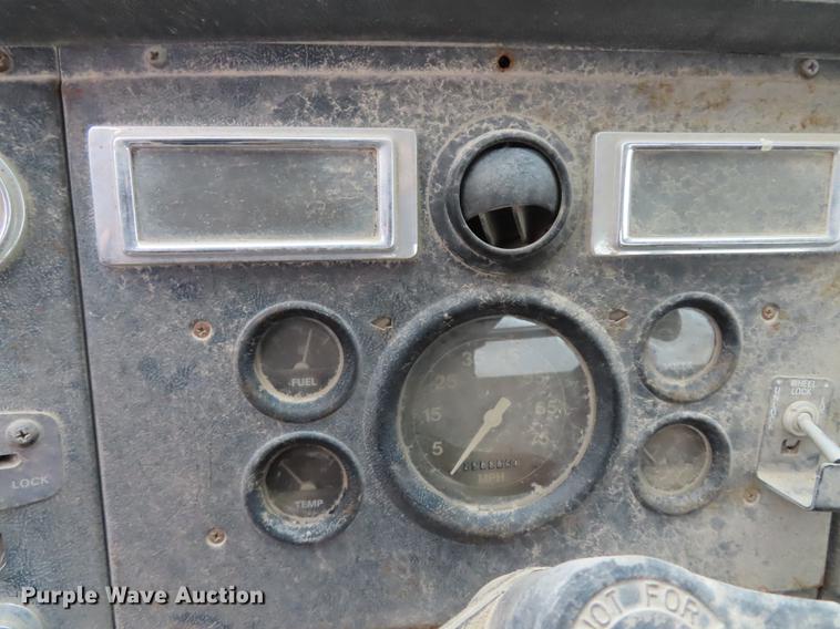 image for item L1492 1997 Ford LT8000 truck cab and chassis