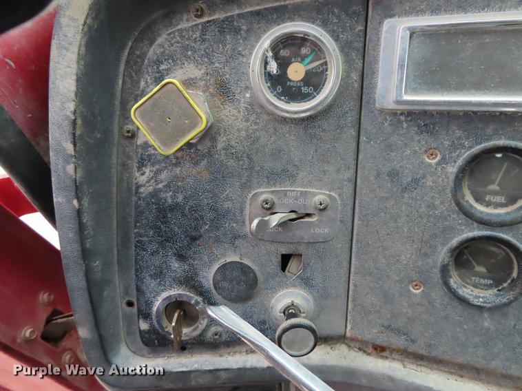 image for item L1492 1997 Ford LT8000 truck cab and chassis