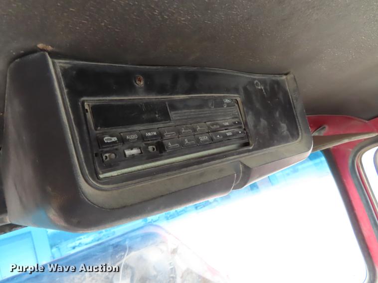 image for item L1492 1997 Ford LT8000 truck cab and chassis