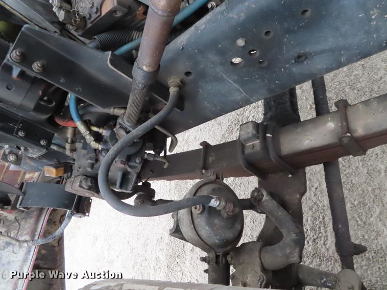 image for item L1492 1997 Ford LT8000 truck cab and chassis