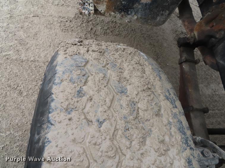 image for item L1492 1997 Ford LT8000 truck cab and chassis