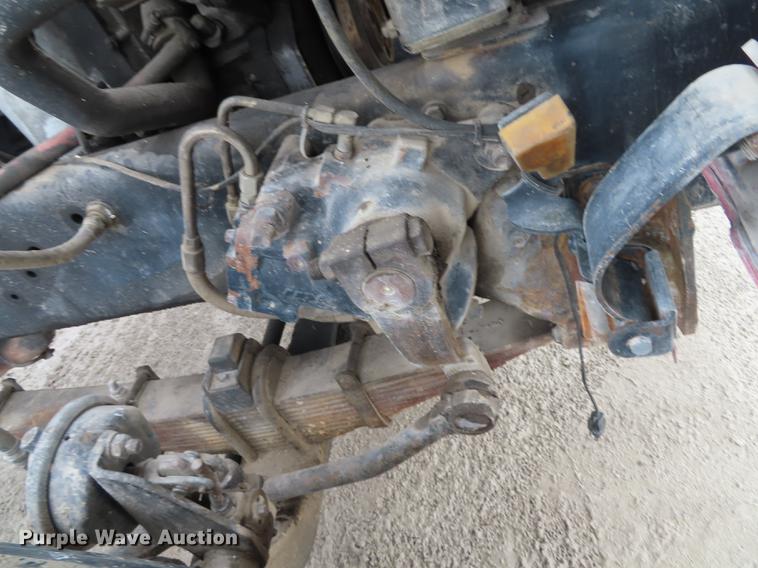 image for item L1492 1997 Ford LT8000 truck cab and chassis