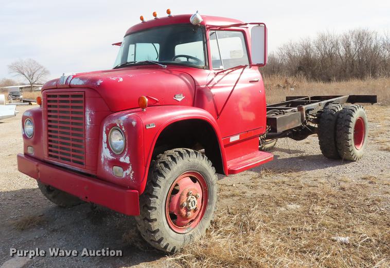 image for item L1496 1966 International 1700 truck cab and chassis