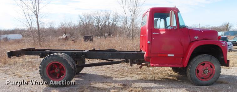 image for item L1496 1966 International 1700 truck cab and chassis