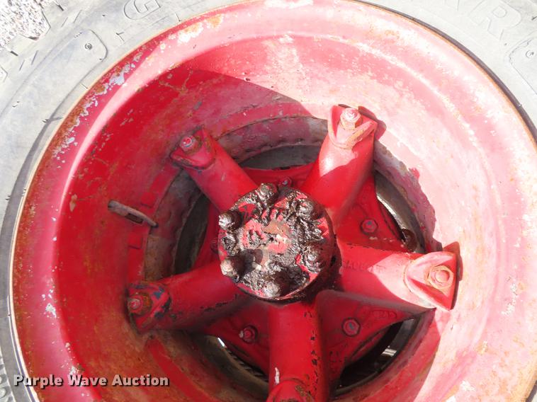 image for item L1496 1966 International 1700 truck cab and chassis