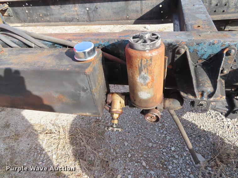 image for item L1496 1966 International 1700 truck cab and chassis