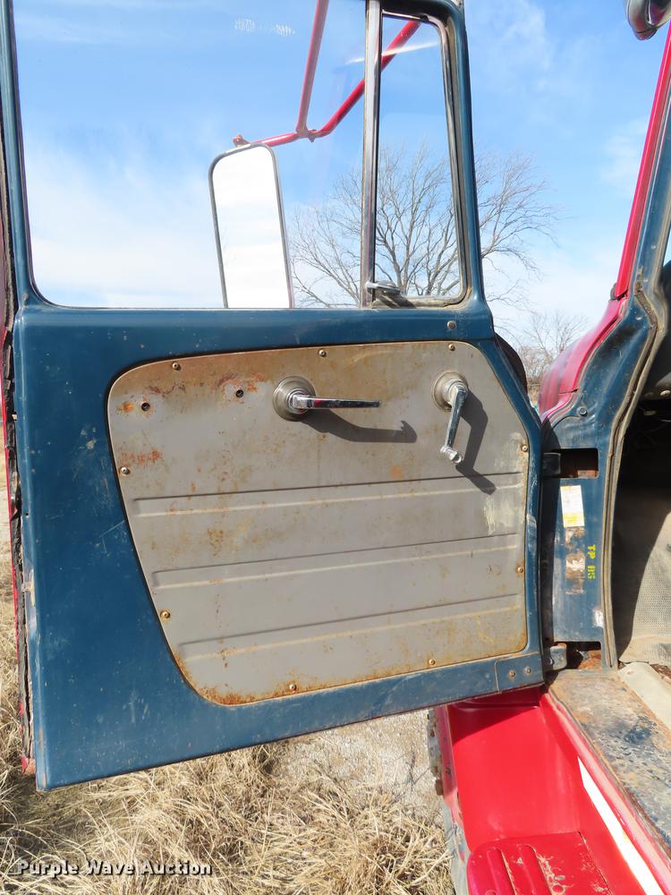 image for item L1496 1966 International 1700 truck cab and chassis