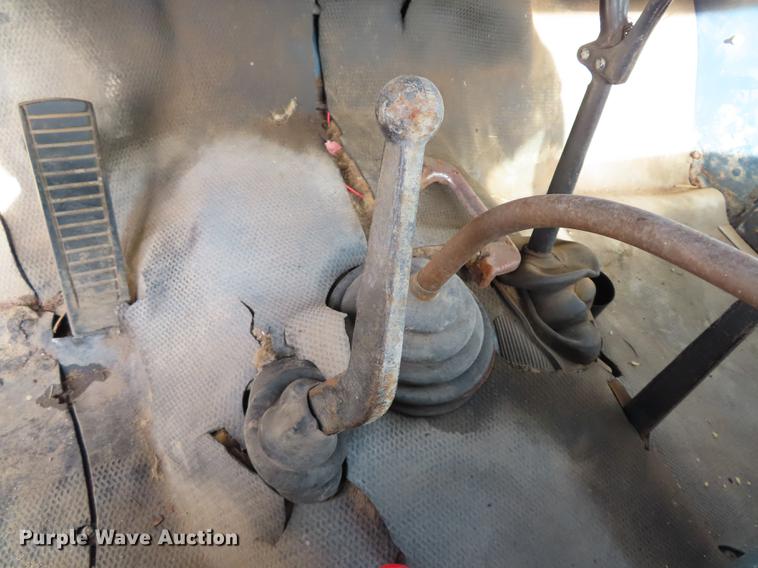 image for item L1496 1966 International 1700 truck cab and chassis