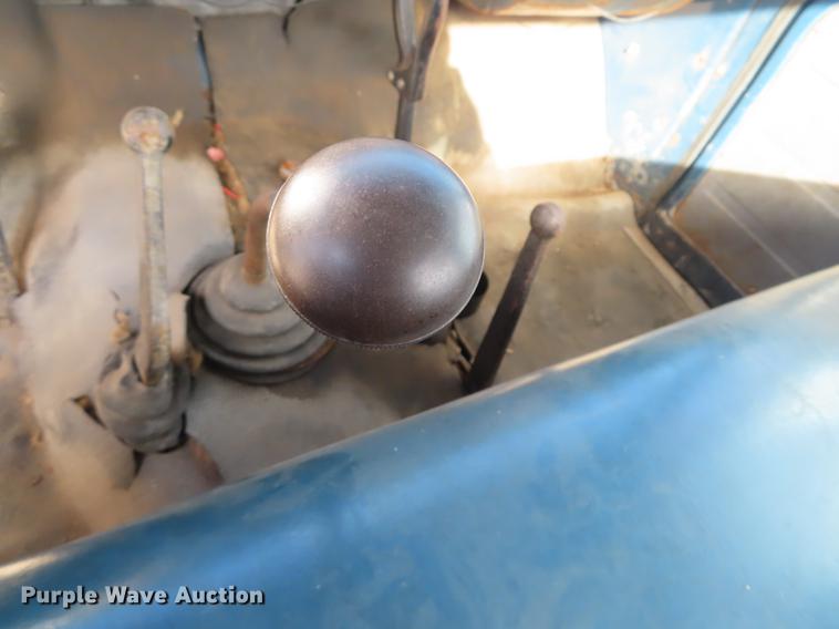 image for item L1496 1966 International 1700 truck cab and chassis