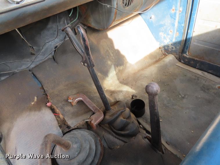 image for item L1496 1966 International 1700 truck cab and chassis