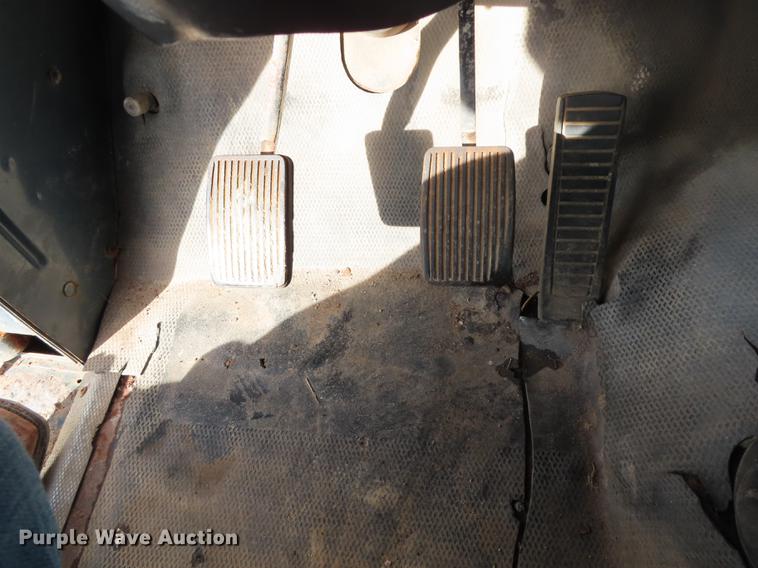 image for item L1496 1966 International 1700 truck cab and chassis