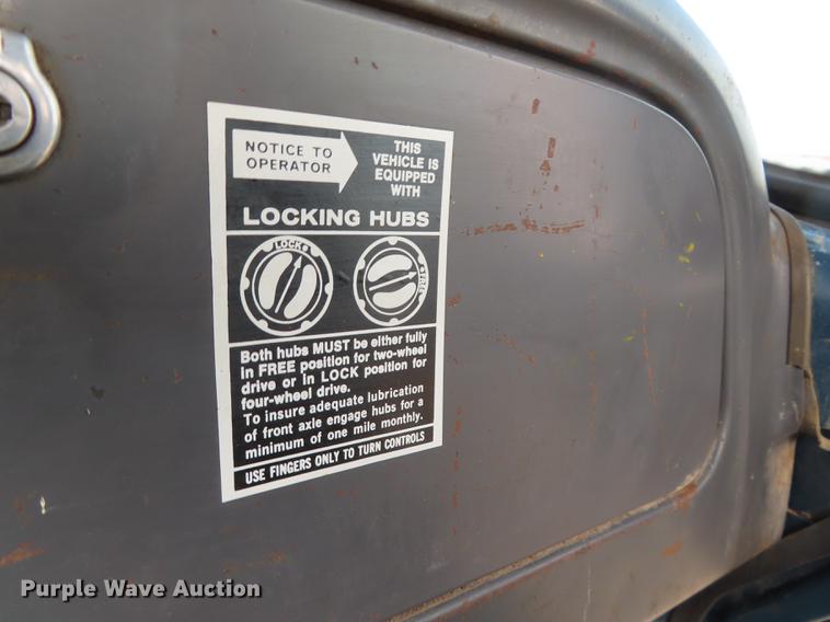 image for item L1496 1966 International 1700 truck cab and chassis