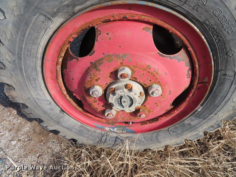 image for item L1496 1966 International 1700 truck cab and chassis