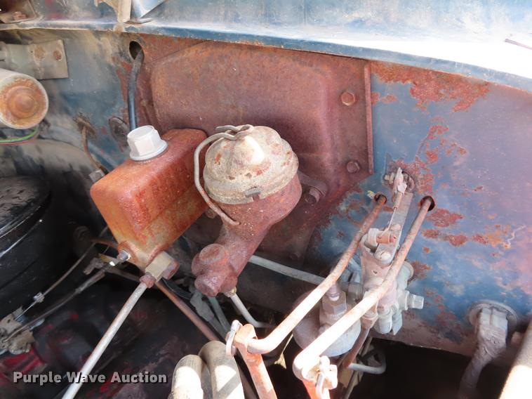 image for item L1496 1966 International 1700 truck cab and chassis