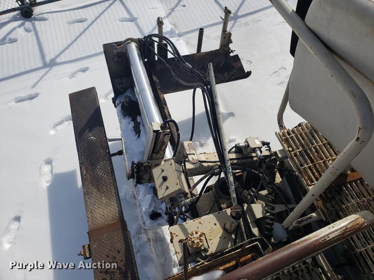 image for item AV9283 Cedarapids CR461 Greyhound paver