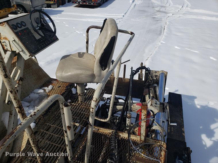 image for item AV9283 Cedarapids CR461 Greyhound paver