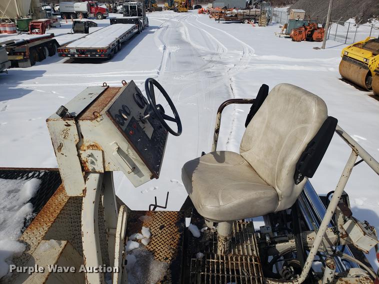 image for item AV9283 Cedarapids CR461 Greyhound paver