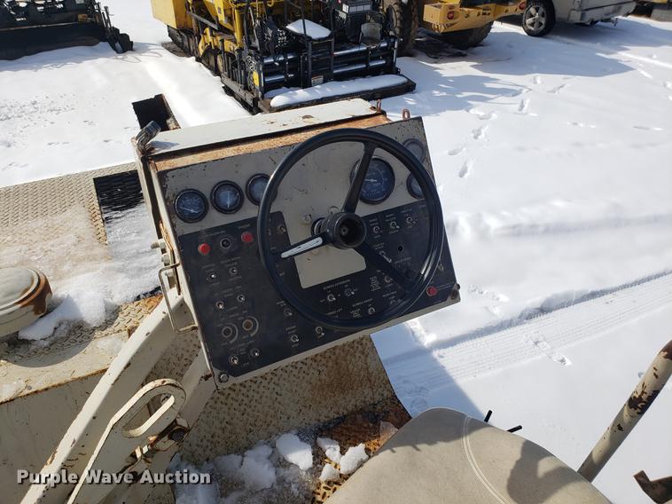 image for item AV9283 Cedarapids CR461 Greyhound paver