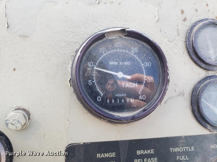 image for item AV9283 Cedarapids CR461 Greyhound paver