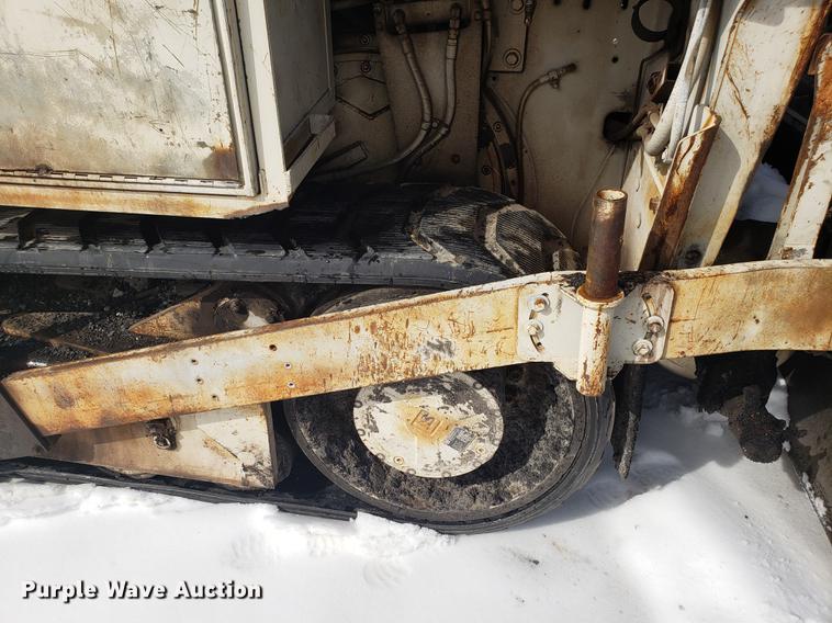 image for item AV9283 Cedarapids CR461 Greyhound paver