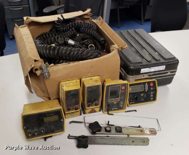 image for item AV9306 (2) grade controls