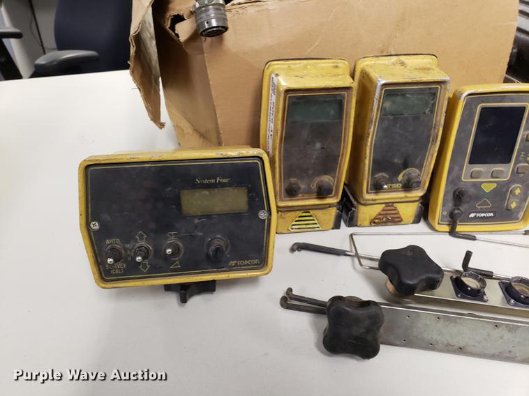 image for item AV9306 (2) grade controls