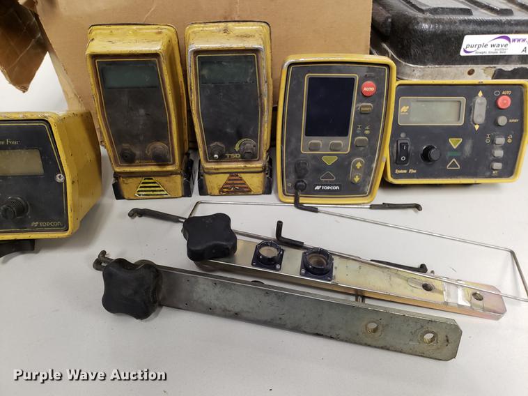 image for item AV9306 (2) grade controls