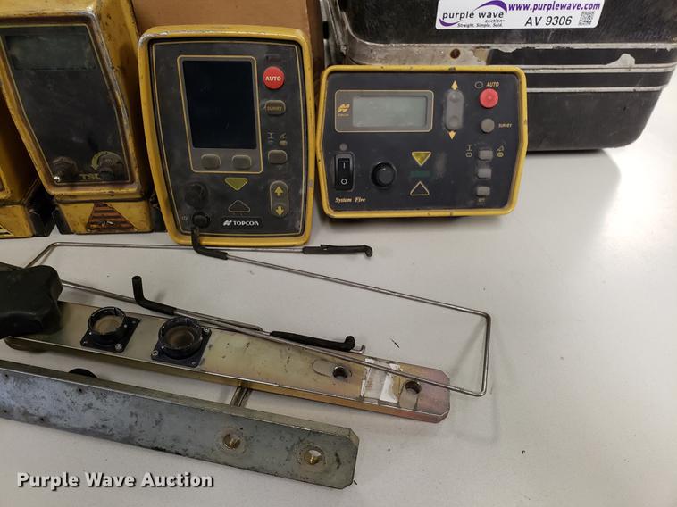 image for item AV9306 (2) grade controls