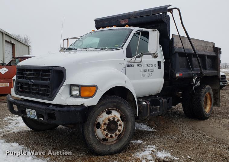 image for item AV9342 2000 Ford F650 Super Duty dump truck