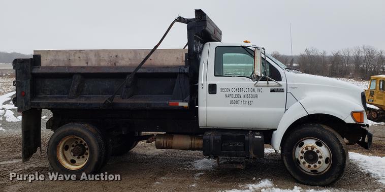 image for item AV9342 2000 Ford F650 Super Duty dump truck