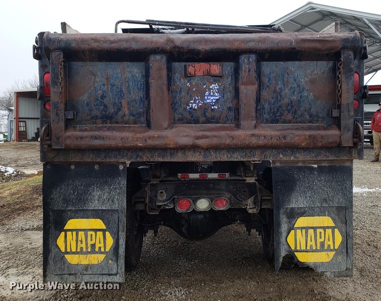 image for item AV9342 2000 Ford F650 Super Duty dump truck