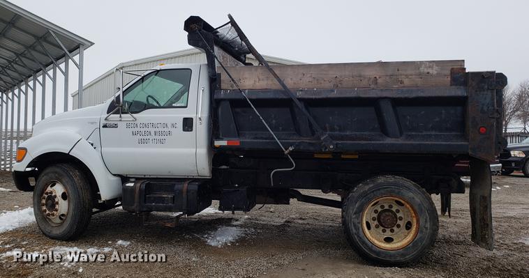 image for item AV9342 2000 Ford F650 Super Duty dump truck