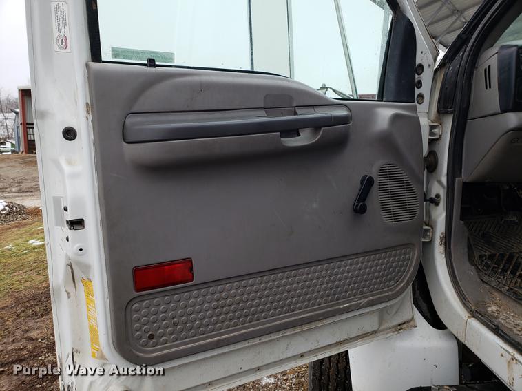 image for item AV9342 2000 Ford F650 Super Duty dump truck