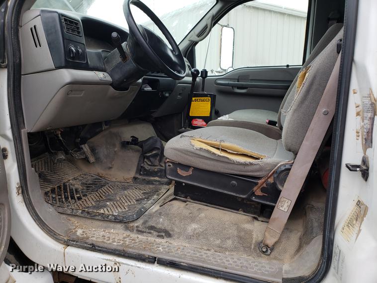 image for item AV9342 2000 Ford F650 Super Duty dump truck