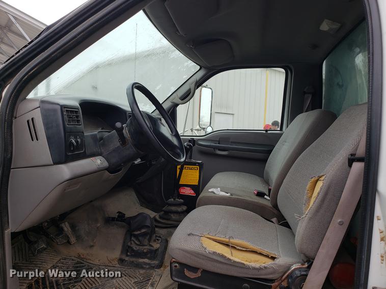 image for item AV9342 2000 Ford F650 Super Duty dump truck