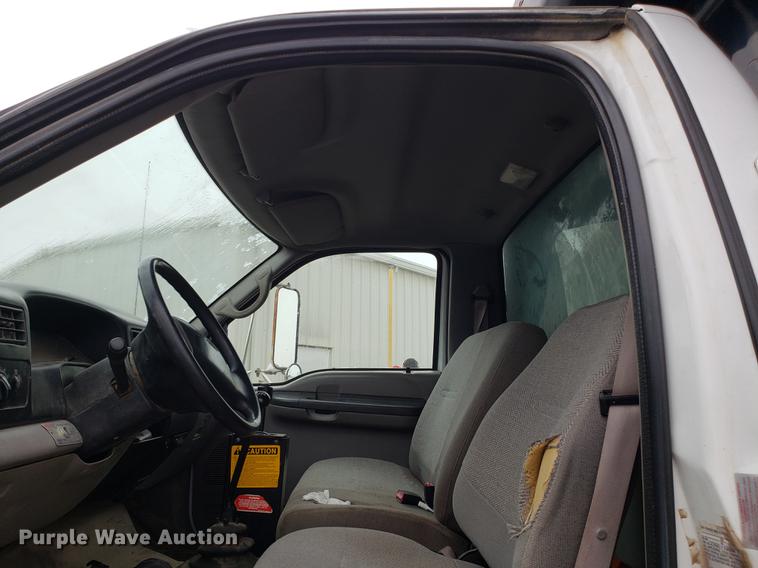 image for item AV9342 2000 Ford F650 Super Duty dump truck