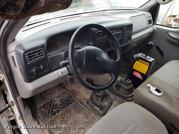 image for item AV9342 2000 Ford F650 Super Duty dump truck