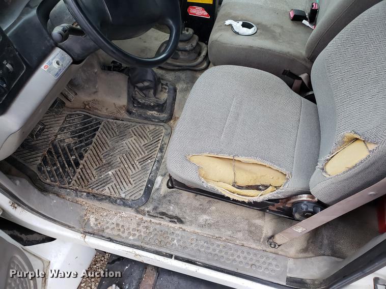 image for item AV9342 2000 Ford F650 Super Duty dump truck