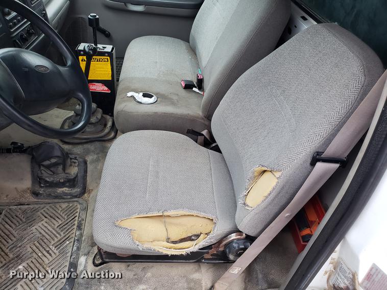 image for item AV9342 2000 Ford F650 Super Duty dump truck