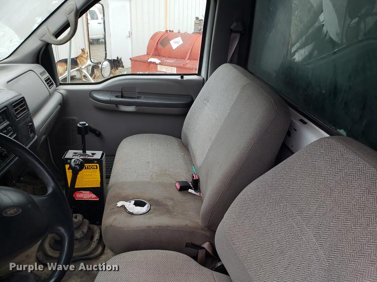 image for item AV9342 2000 Ford F650 Super Duty dump truck