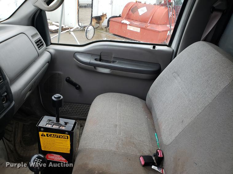 image for item AV9342 2000 Ford F650 Super Duty dump truck